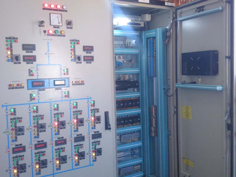 An example of an industrial control panel whose information is completely transmitted to control centers by IOT, this process is suitable for all water, oil and liquid gas transmission pipelines.
